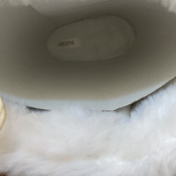 🆕 Faux Fur Trim Bootie Slippers in size 7-8 - Picture 4 of 8